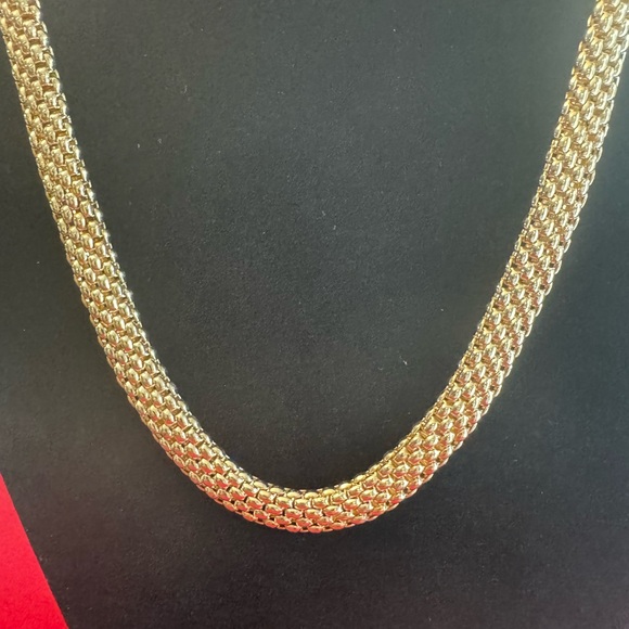 Elegant Gold Plated Necklace - Picture 3 of 4